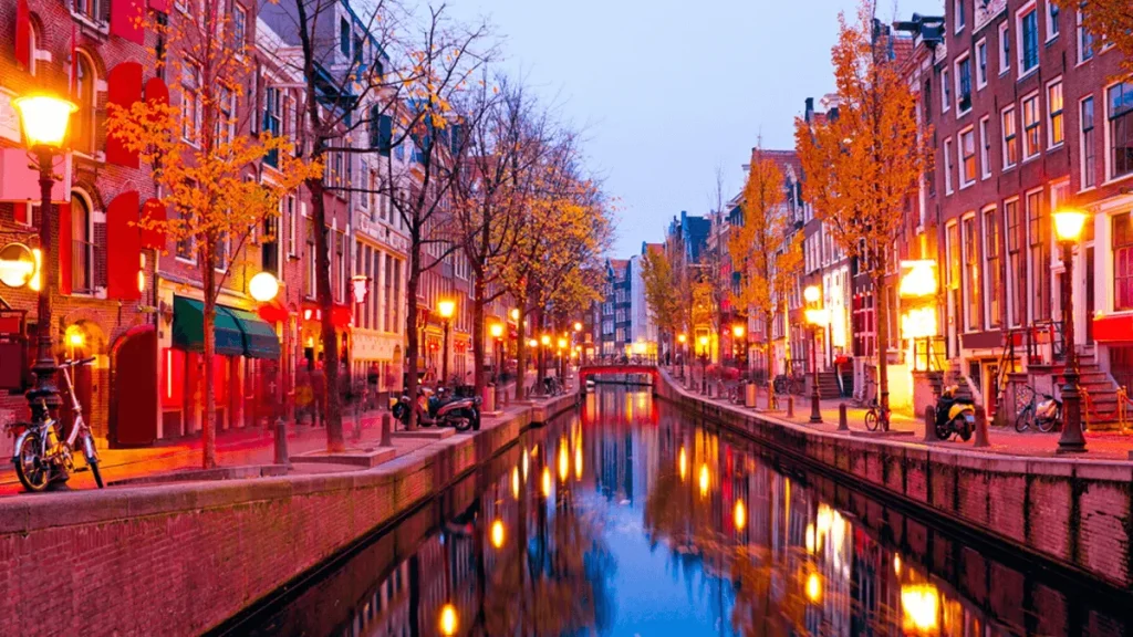 Best Time to Visit Red Light District in Amsterdam